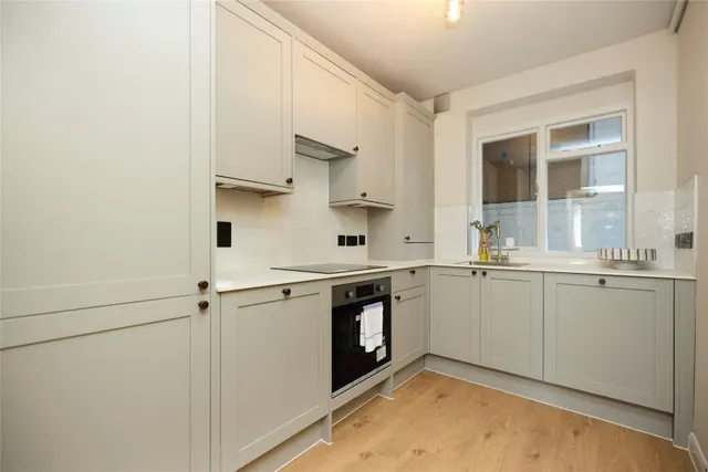 Woodchurch Road, London, NW6, photo 2