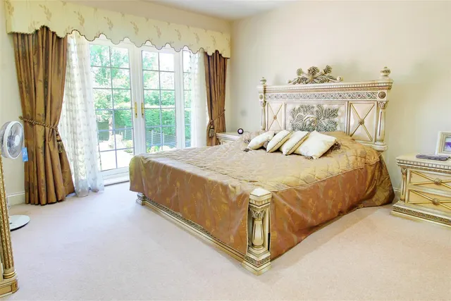 Photo 3 — Mymms Drive, Brookmans Park, Hertfordshire AL9 7AE