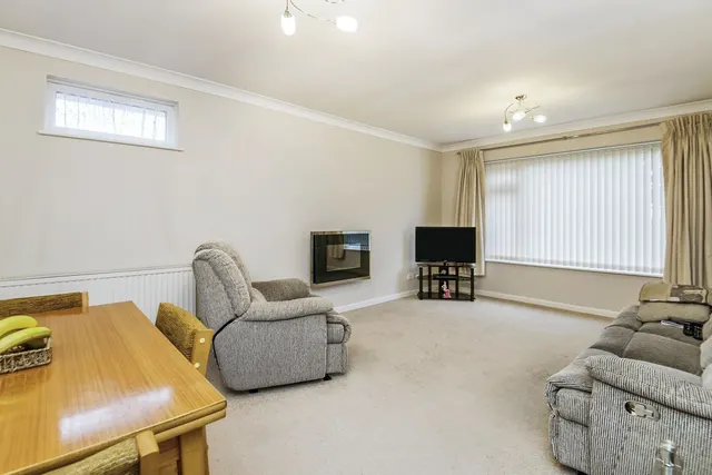 Photo 3 — Southfield Way, Tiverton
