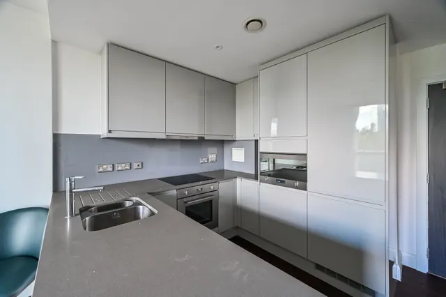 Photo 3 — Flat 403, Sirocco Tower, LONDON