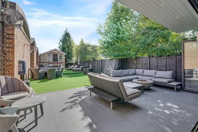 Daubeney Place, Hampton, TW12, photo 1
