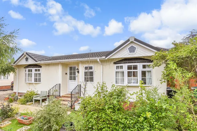 Faversham Road, Seasalter, CT5, photo 1