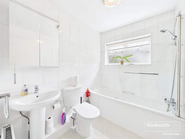 October Place, Holders Hill Road, Hendon, NW4, photo 1