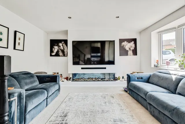 Photo 3 — Southernwood Drive, SWINDON, Wiltshire, SN2