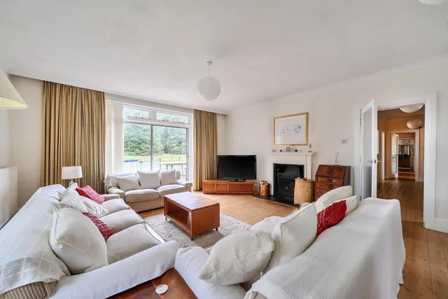 Leven Avenue, BH4, photo 2