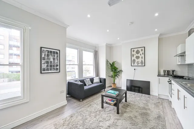 London, NW10, photo 2