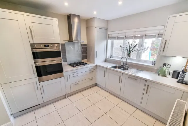 Photo 2 — Yeomans Bridge Crescent, Ash, Guildford, Surrey, GU12 6FQ