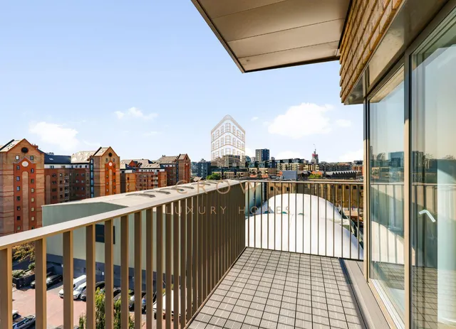 Photo 3 — 1 Watermeadow Lane, London, SW6 2WE
