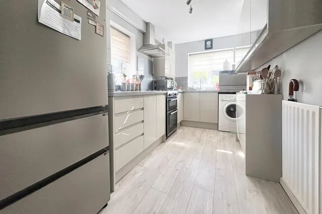 Photo 2 — Avon Road, Farnham, Surrey, GU9 8PG
