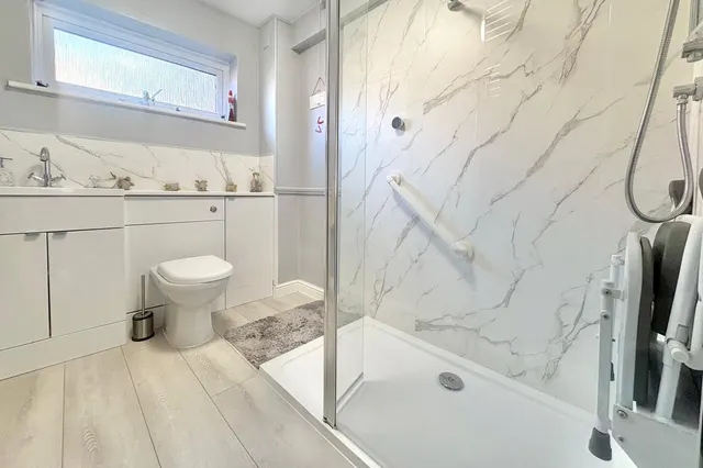 Photo 3 — Avon Road, Farnham, Surrey, GU9 8PG