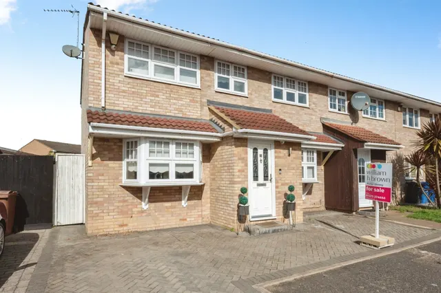 May Court, Grays, RM17, photo 1