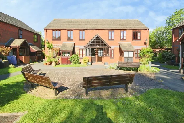 Saffron Meadow, Stratford-Upon-Avon, photo 1