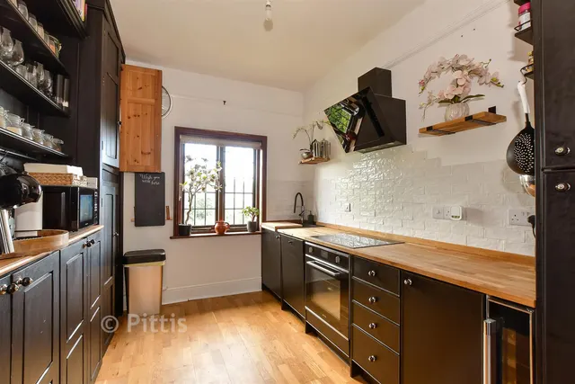 Clarence Road, Wroxall, PO38, photo 3