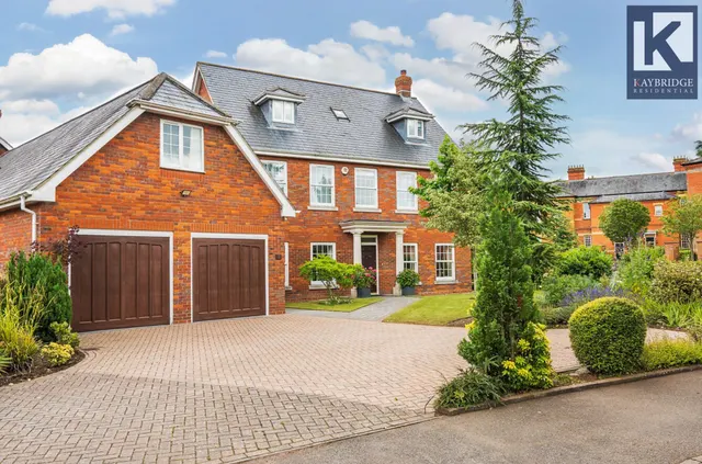 Mckenzie Way, Epsom, KT19, photo 1