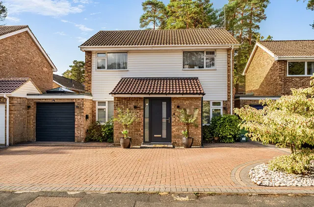 Shildon Close, Camberley, GU15, photo 1