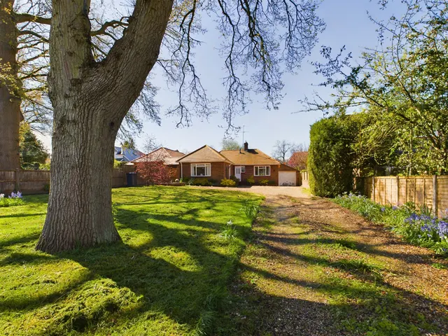 Barn Lane, Oakley, RG23, photo 1