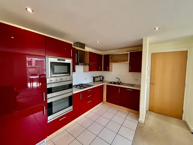 Clarendon Avenue, CV32, photo 2