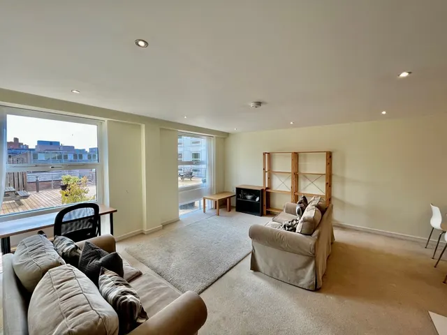 Clarendon Avenue, CV32, photo 3