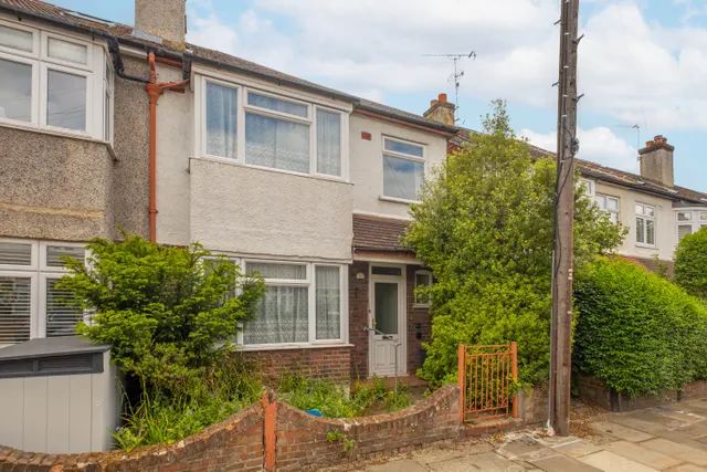 Cambridge Crescent, Teddington, TW11, photo 1