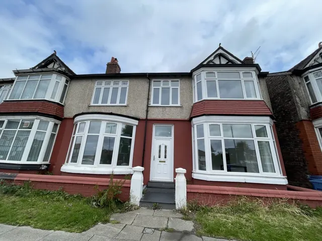 Menlove Ave, Allerton, L18, photo 1