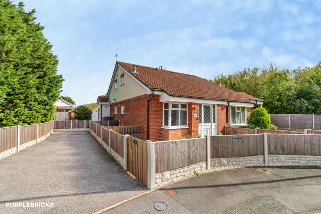 Caister Drive, Willenhall, WV13, photo 2