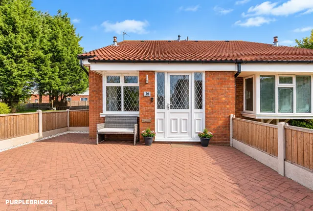 Caister Drive, Willenhall, WV13, photo 1