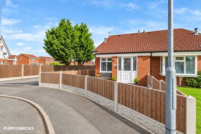 Caister Drive, Willenhall, WV13, photo 3