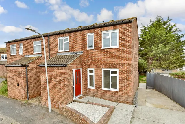 Alder Close, Sheerness, ME12, photo 1