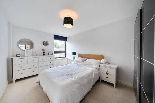 Photo 3 — Merton Road, Southfields, London, SW18