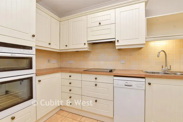 Wray Park Road, Reigate, RH2, photo 2