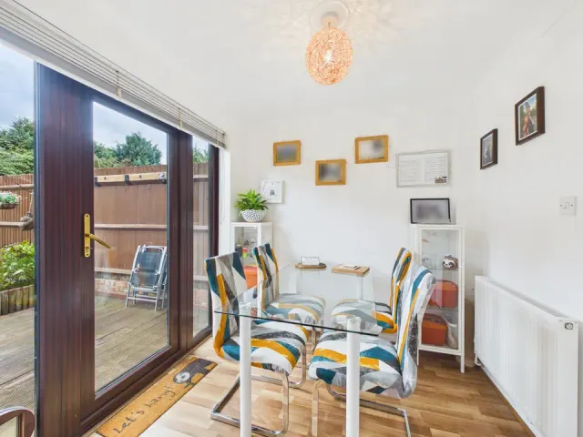 Dover Close, Southwater, photo 3