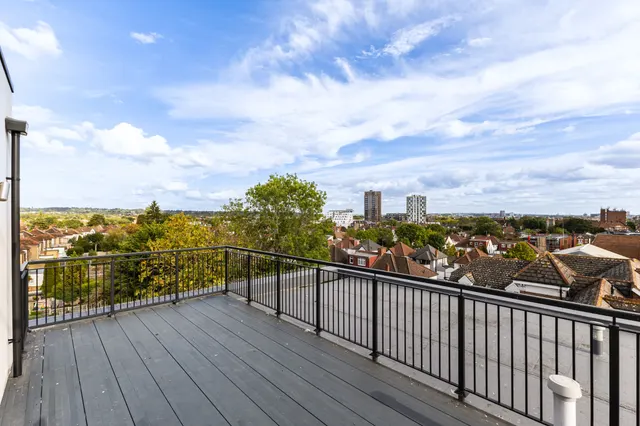 High Street, Edgware, HA8, photo 3
