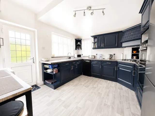 Berwyn Drive, Heswall, CH61, photo 3