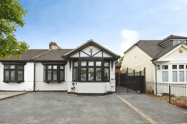 Stafford Avenue, Hornchurch, photo 1
