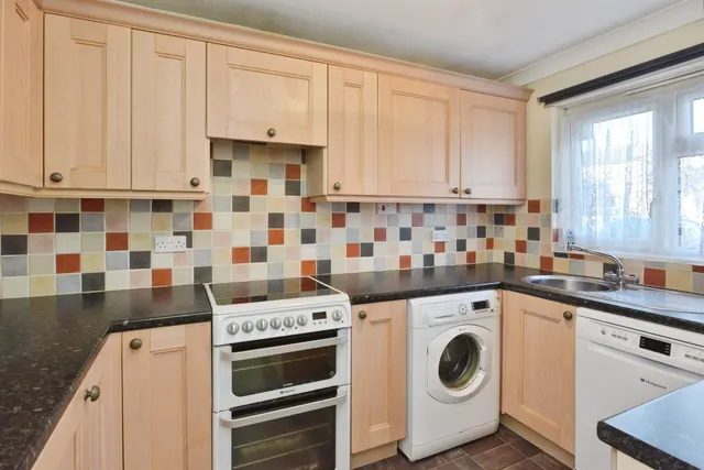 Bryony Place, Conniburrow, MK14, photo 3