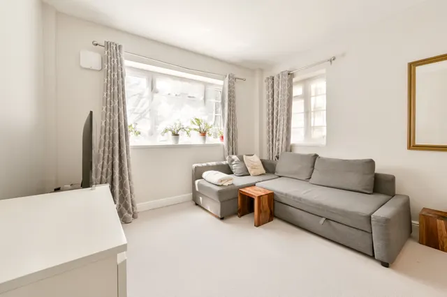 Photo 2 — 29 Gunnersbury Court, Bollo Lane, London