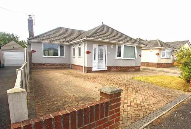 Montrose Drive, Bournemouth, photo 1