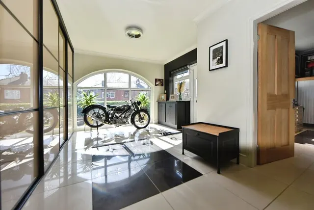 Blackshaw Lane, Royton, OL2, photo 2