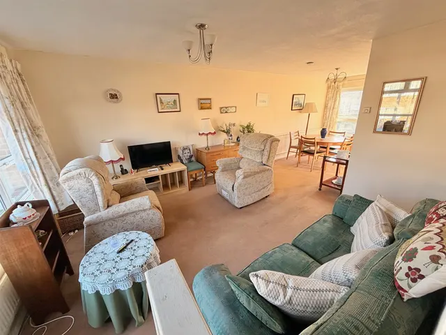 Photo 2 — Chadwell Avenue, Romford, Essex RM6 4QL