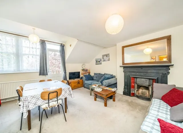 Photo 2 — Queens Avenue, Muswell Hill, N10