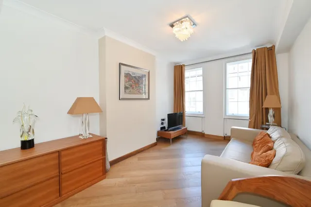Portman Square, Marylebone, W1H, photo 2