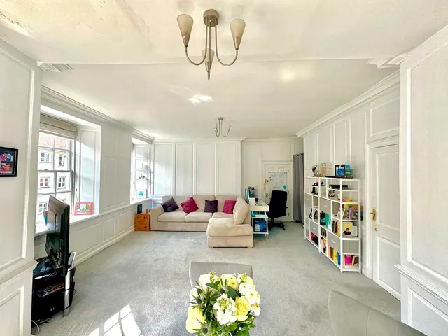 Photo 2 — 42 Cricklade Street, Old Town, Swindon, SN1 3HB