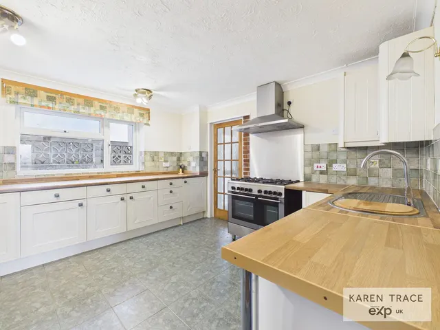 Photo 3 — Ropehaven Close, St Austell, PL25