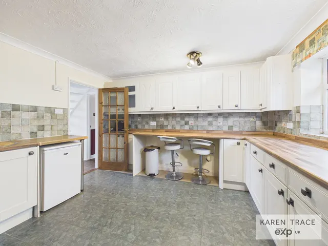 Photo 2 — Ropehaven Close, St Austell, PL25