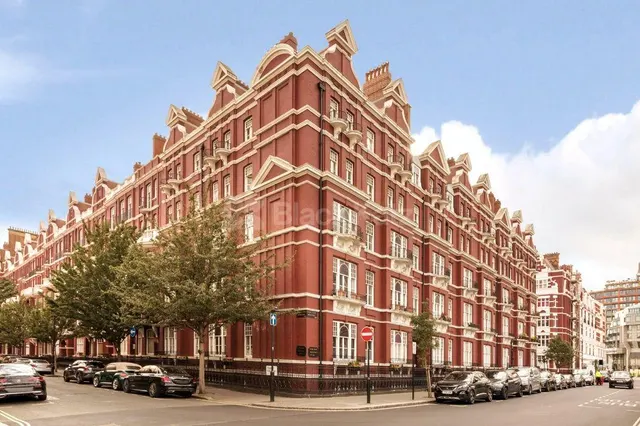 3 bedroom flat, Chapel Street, NW1