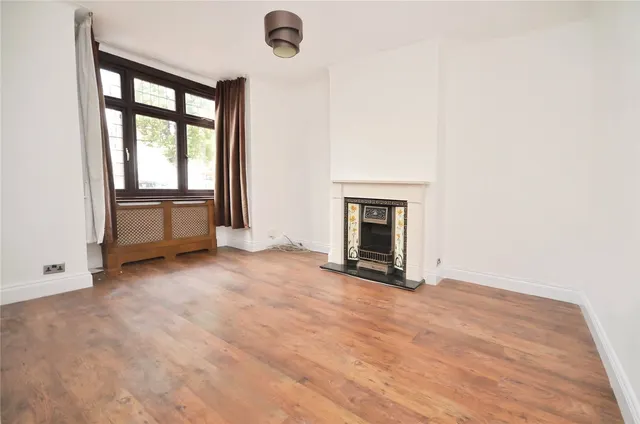 Photo 2 — Grenfell Avenue, Hornchurch, Essex, RM12