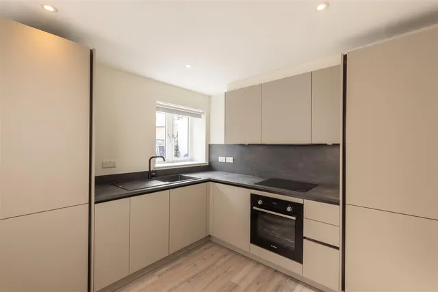 South Street, Dorking, RH4, photo 2