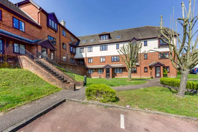 Totteridge Avenue, High Wycombe, photo 1