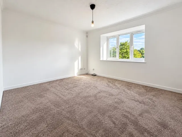 Totteridge Avenue, High Wycombe, photo 3
