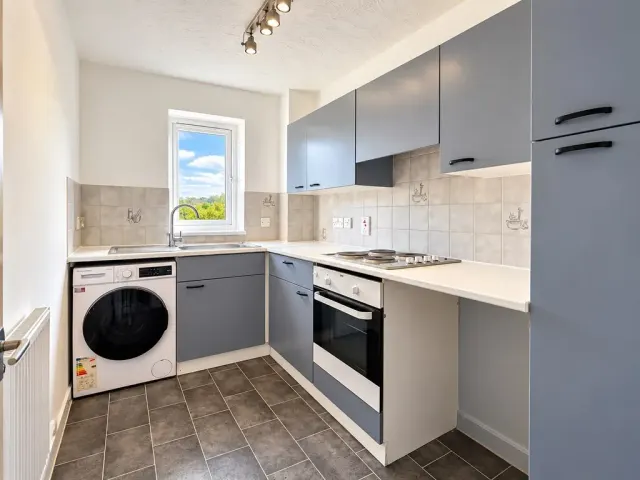Totteridge Avenue, High Wycombe, photo 2